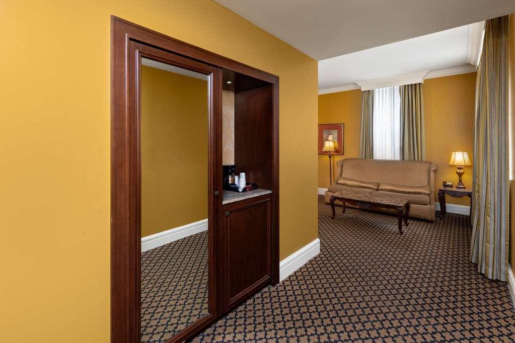 Lafayette Luxurban. Trademark Hotel *